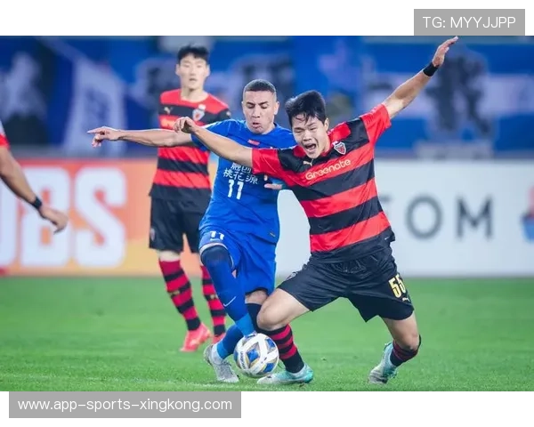 武汉三镇从后场发起的推进丝滑连贯 武汉三镇从后场发起的推进丝滑连贯