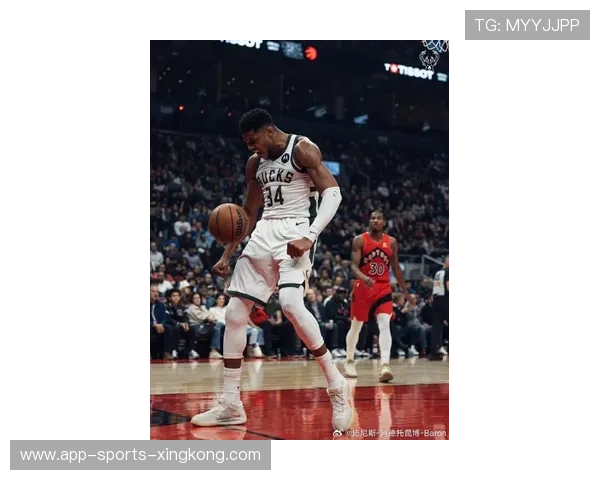 字母哥篮板二次进攻连连,雄鹿取胜在握 字母哥篮板二次进攻连连,雄鹿取胜在握