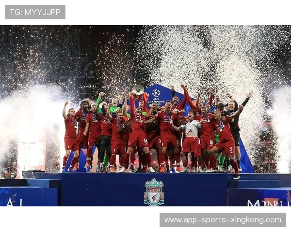 英超利物浦中场抢断带动反击，比分被迅速缩小