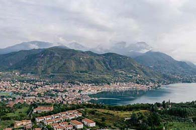 世界滑雪巡回赛中国选手再创佳绩，摘得多枚奖牌，国际滑雪冠军